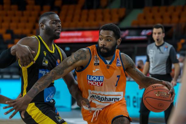 速从左侧发 速从左侧发