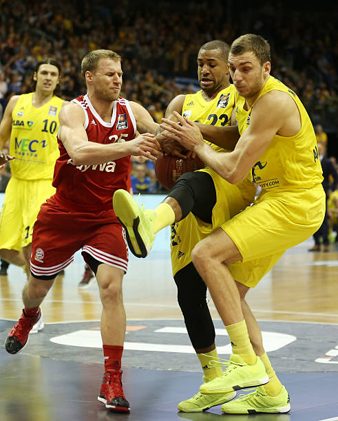 他在关键时 他在关键时